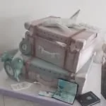 Rustikalna višeslojna torta s prirodnim dekorom